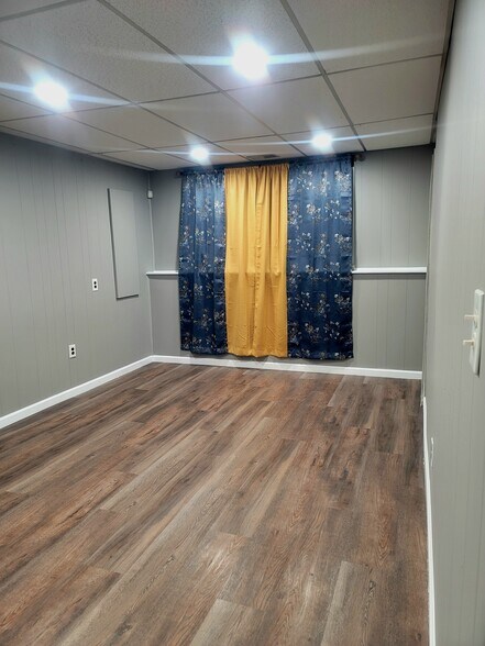 Living Space - 3914 Clark St