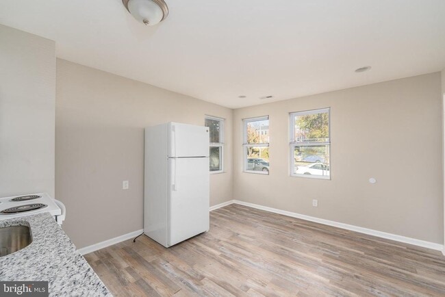 Building Photo - 1655 E Cold Spring Ln