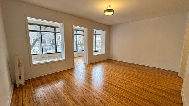 Building Photo - 644 W Aldine Ave