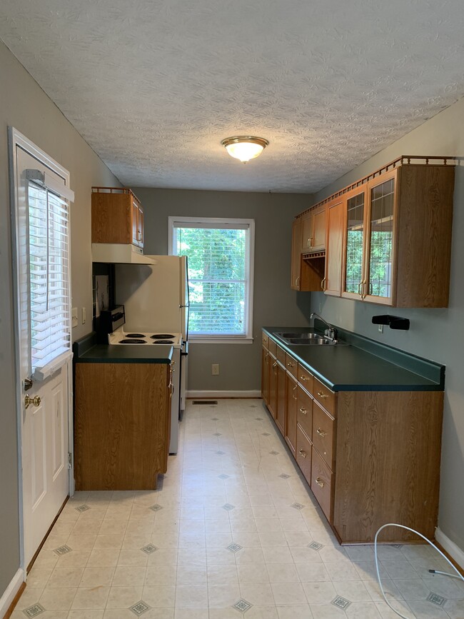 Building Photo - 1740 Brompton Square