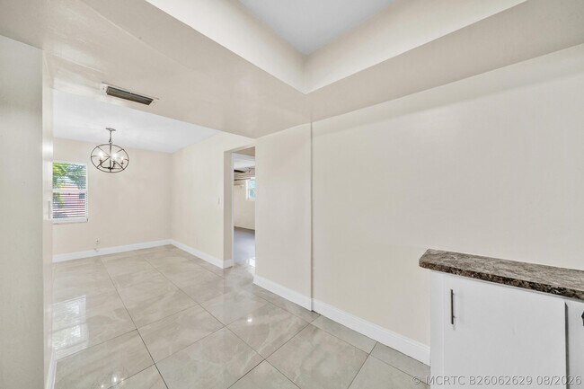 Building Photo - 4921 NW 39th St