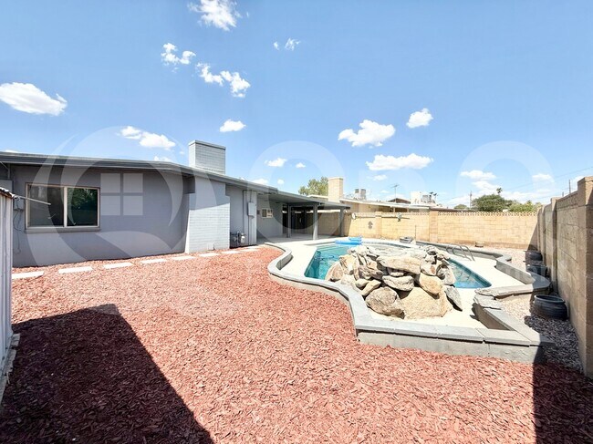 Building Photo - 1413 E Wesleyan Dr