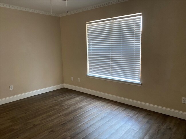Building Photo - 4217 Avondale Ave
