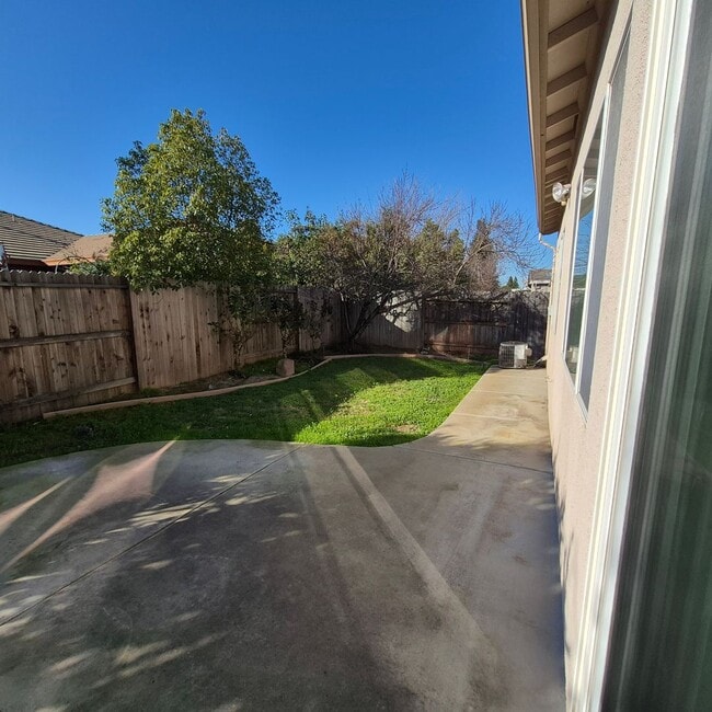 Building Photo - Spacious 3 Bedroom home with office in South Elk Grove.  Nice Home!