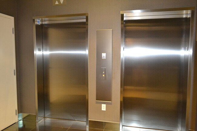 Building Photo - Stylish Studio Loft in Sapphire Tower – Do...
