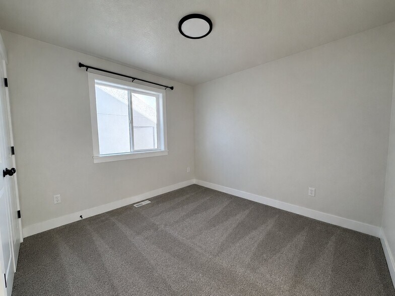Building Photo - 726 W 580 S