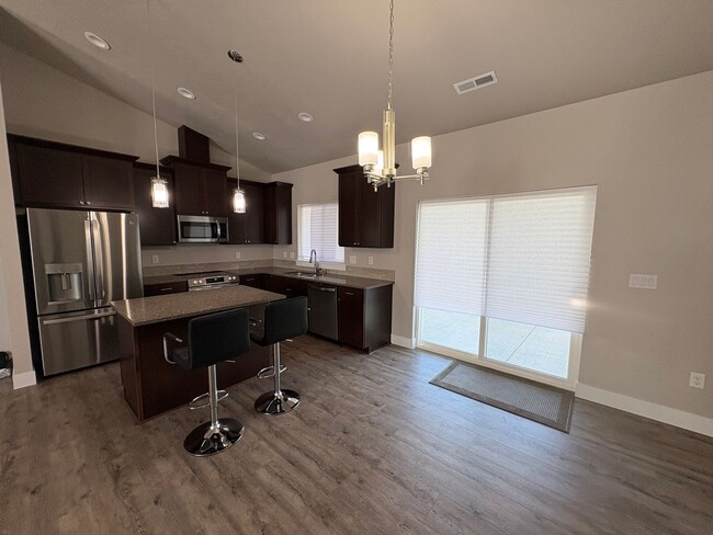 Building Photo - New home for Rent in Quincy!