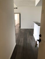 Building Photo - 1339 N Sycamore Ave