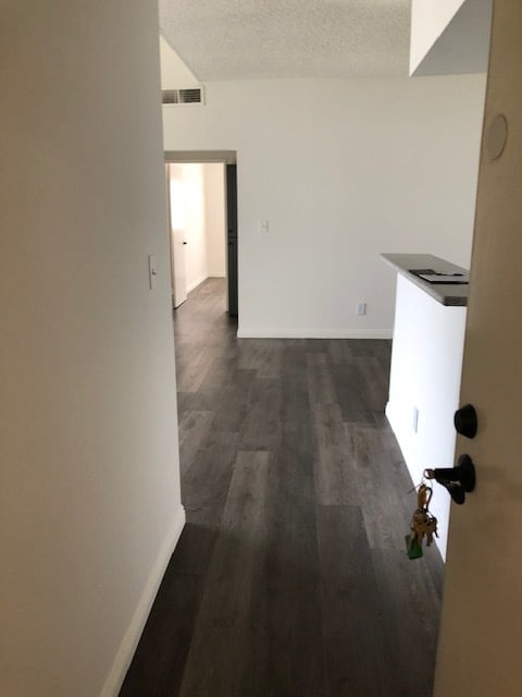 Building Photo - 1339 N Sycamore Ave