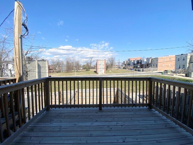 Building Photo - FOR RENT - 2BR/2.5BA Townhome