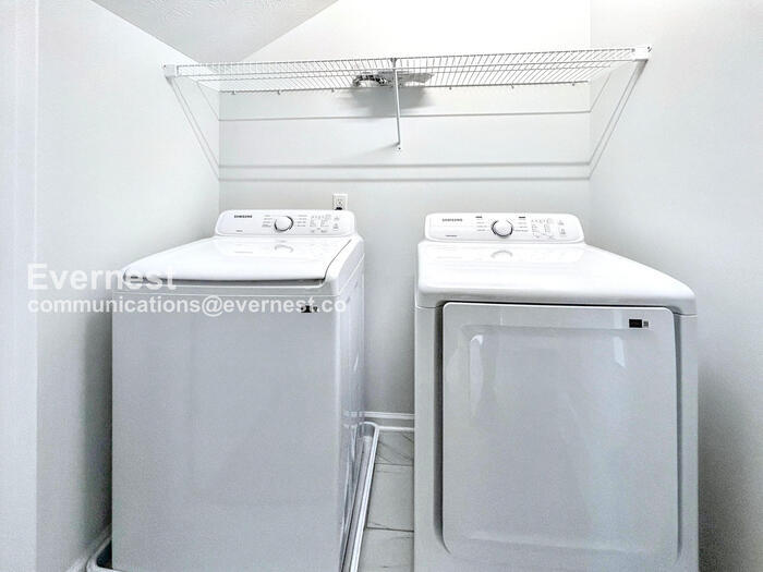 Building Photo - 328 Raines Ct