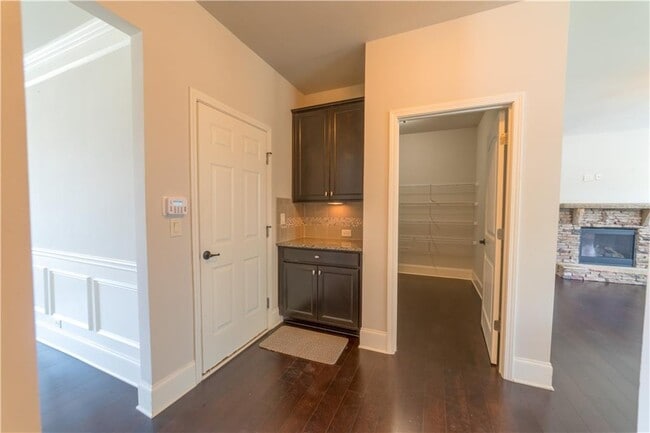 Building Photo - 7445 Oldbury Pl