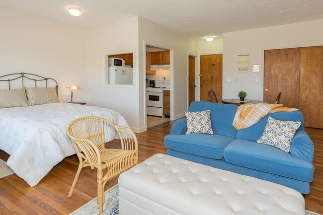 Building Photo - 220 Beacon St