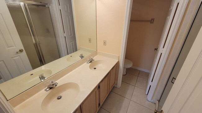 Building Photo - Townes of Southgate 2 Bedroom 2 Bathroom F...