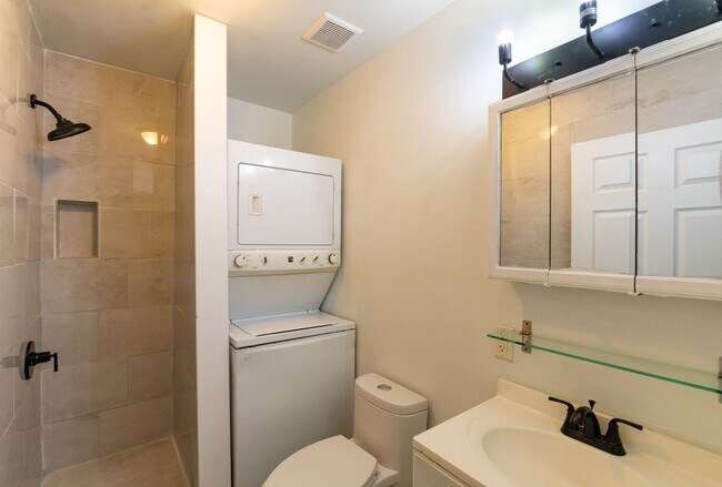 Building Photo - 305 N 41st St