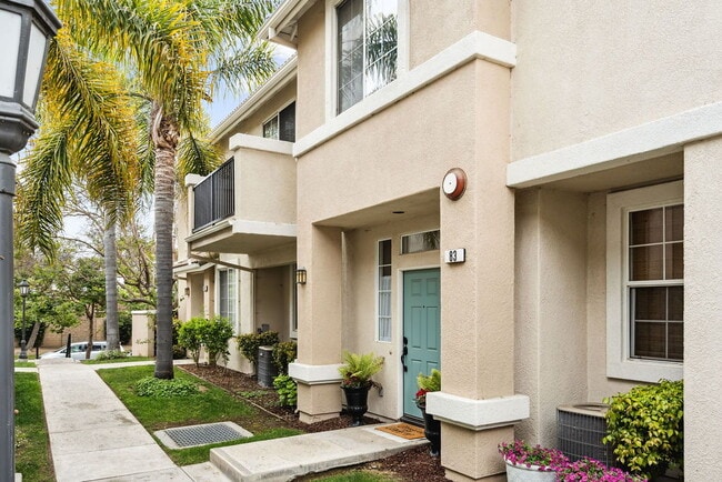 Building Photo - "Luxurious 2-Bed Condo Retreat with Fireplace & Pool Oasis in Ventura!"