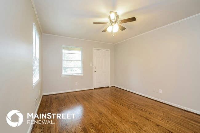 Building Photo - 108 8th Pl