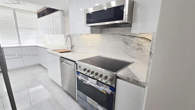 Building Photo - 250 174th St