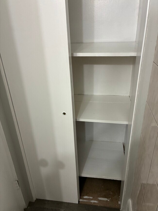 Building Photo - 1127 Mill St