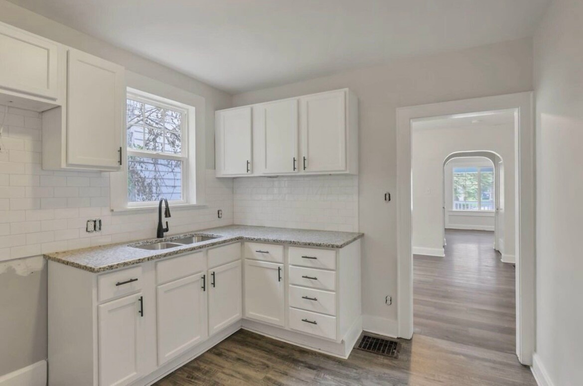 Kitchen - 1364 S Champion Ave