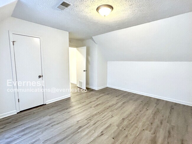 Building Photo - 704 Wilkes Dr