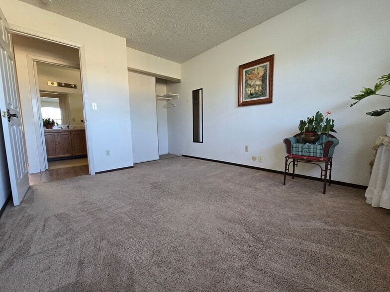 Building Photo - 5001 Fern Pl