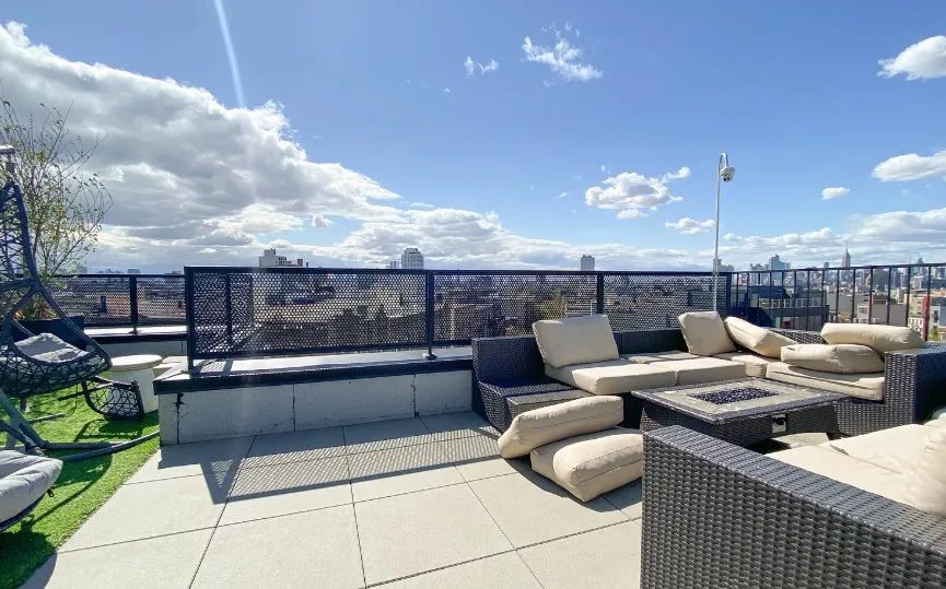 Building Photo - 290 Union Ave