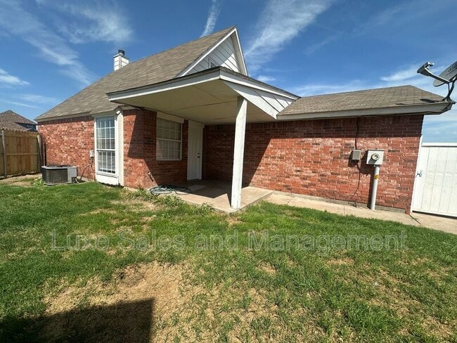 Building Photo - 1427 SW 23rd St