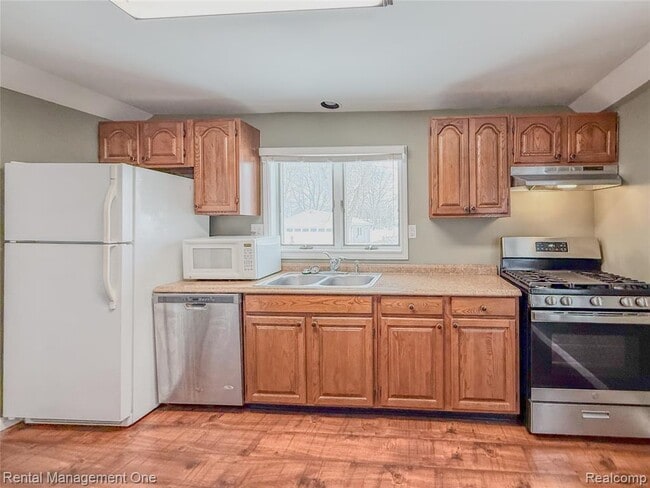 Building Photo - 49 Hovey St