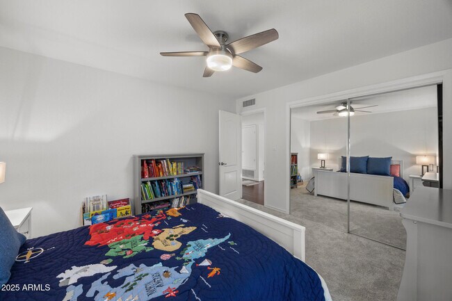 Building Photo - 8649 N Willowrain Ct