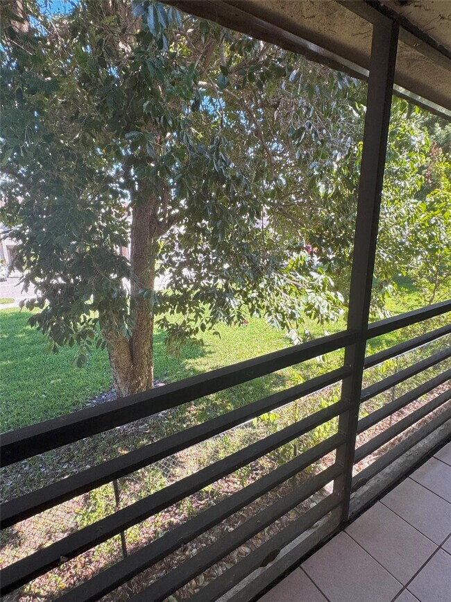 Building Photo - 851 NE 209th Terrace