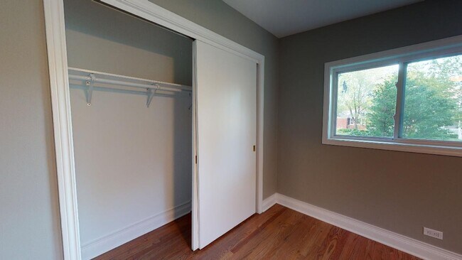 Building Photo - 1366 Cavell Ave