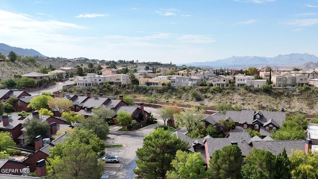 Building Photo - 31 Stratford Hall Cir