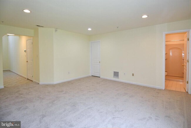 Building Photo - 8784 Lincoln St