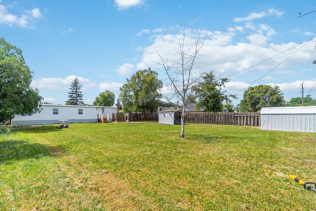 Building Photo - 2 Bed 1 Bath Single Family Home in Spokane...