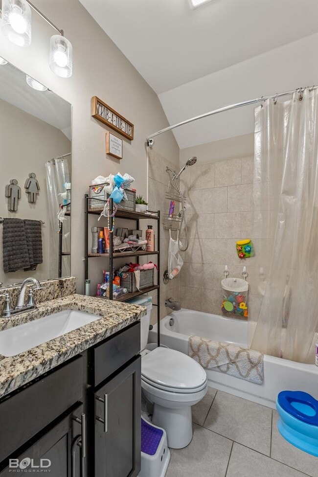 Building Photo - 331 N Hampton St