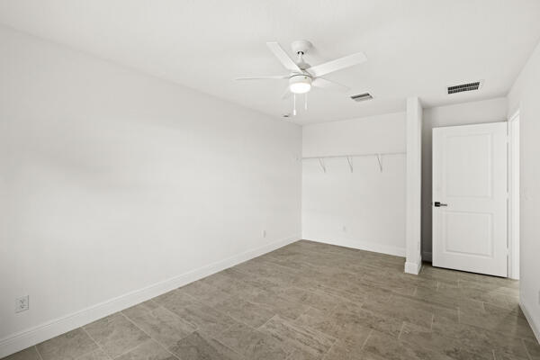 Building Photo - 5911 Seagrape Dr