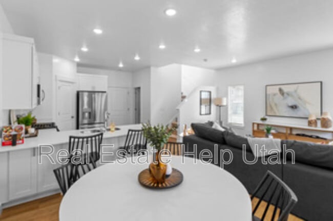 Building Photo - 281 W 1150 N