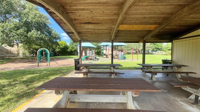 Building Photo - 15140 Bristol Ln