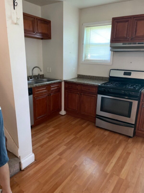 Building Photo - 3800 Glenmore Ave