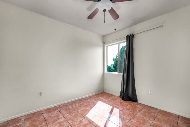 Building Photo - 5231 Huntington Dr