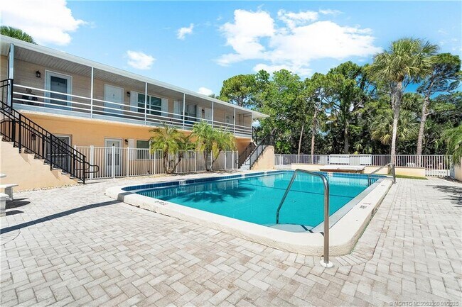 Building Photo - 333 SE Martin Ave