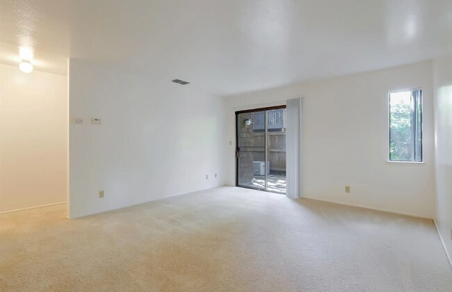 Building Photo - 1158 Honey Trl