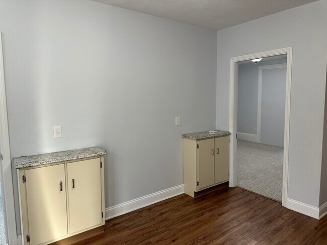 Building Photo - 479 Sumner St