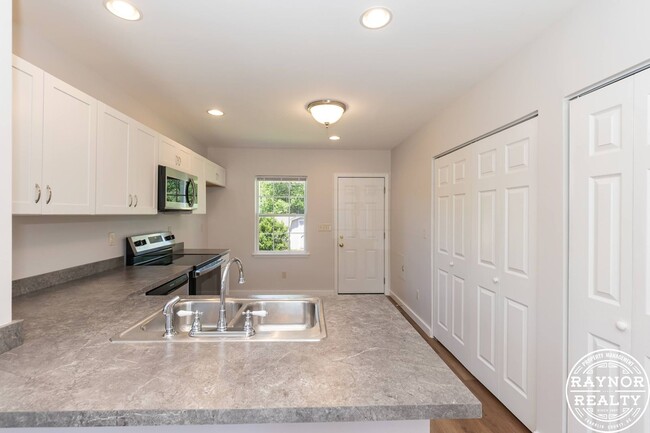 Building Photo - Practically New!