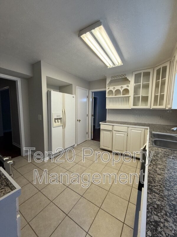 Building Photo - 3812 Wingate Dr