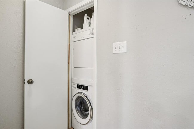 Building Photo - 4159 Steck Ave