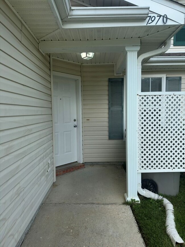 Building Photo - 7970 Stonebrook Dr