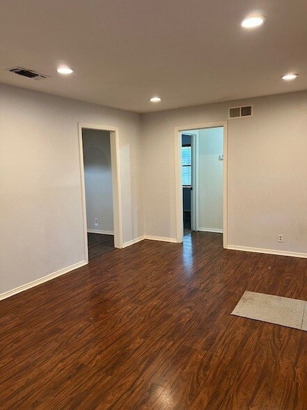 Building Photo - 909 Sunnyvale Dr