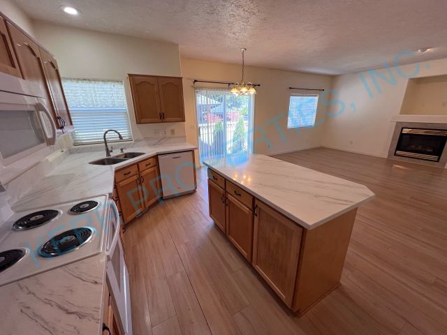 Building Photo - 21125 Pebble Ln